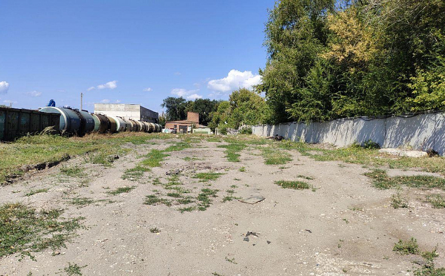 Открытая площадка на территории охраняемой базы, 1 500 м²  фото