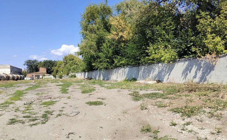 Открытая площадка на территории охраняемой базы, 1 500 м²  фото