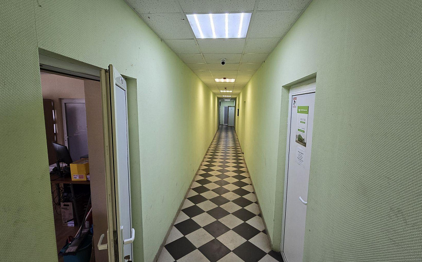 Продам отдельное здание, 727 м². Земля в собственности. фото