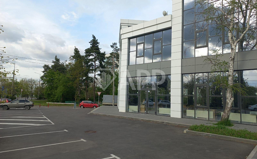 Сдаю торговое помещение, 180 м² фото