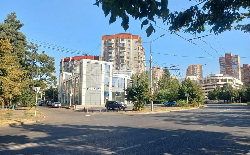 Сдаю торговое помещение, 180 м² фото