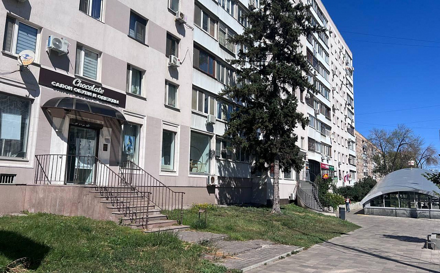90 кв.м. свободного назначения  около входа в метро ст. Алабинская фото