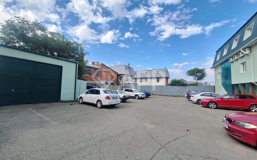 Продам торгово-офисное здание 2450 м² и земельный участок 10 соток фото