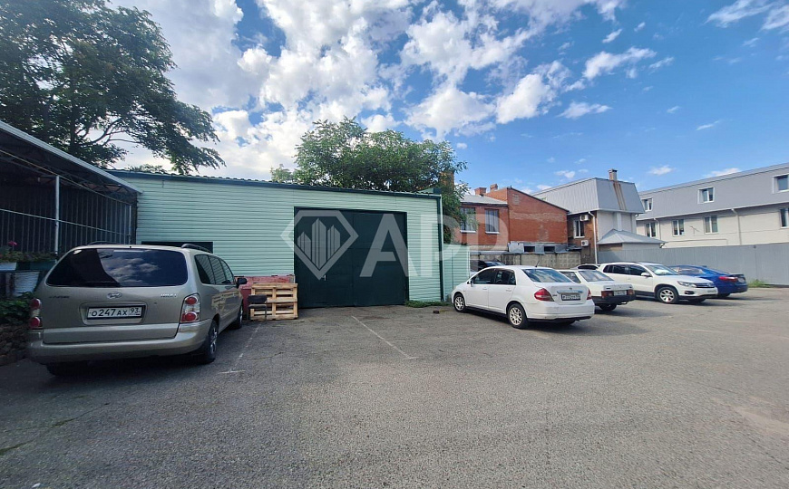 Продам торгово-офисное здание 2450 м² и земельный участок 10 соток фото