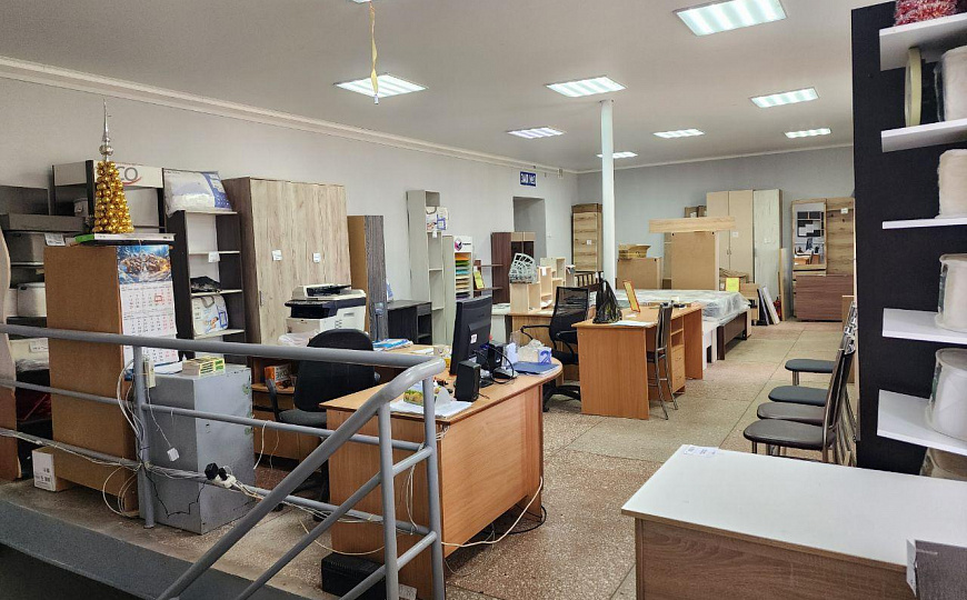 Помещение 260 кв.м на красной линии фото