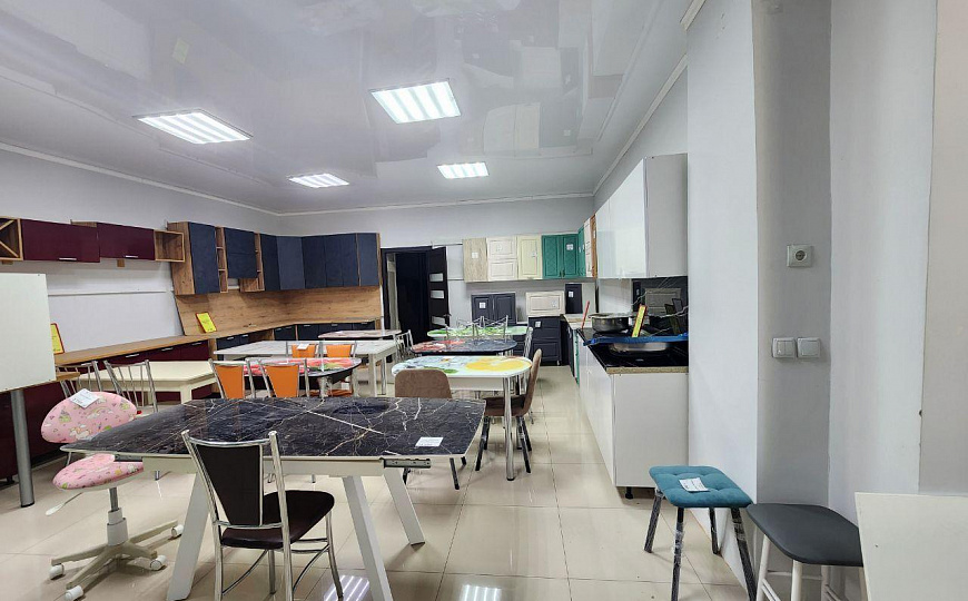 Помещение 260 кв.м на красной линии фото