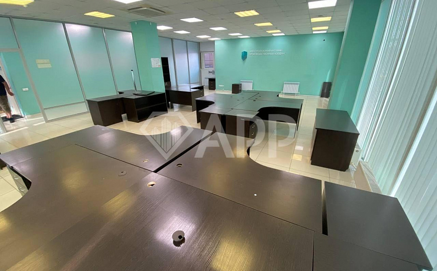 Сдается офисное помещение с витражными окнами фото