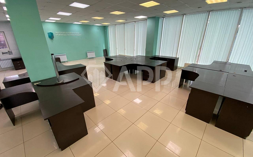 Сдается офисное помещение с витражными окнами фото