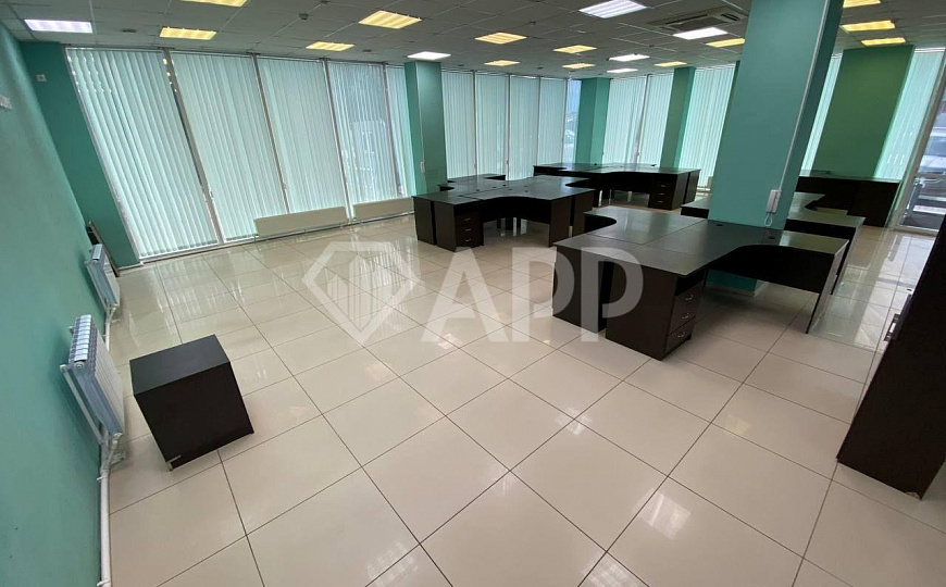 Сдается офисное помещение с витражными окнами фото