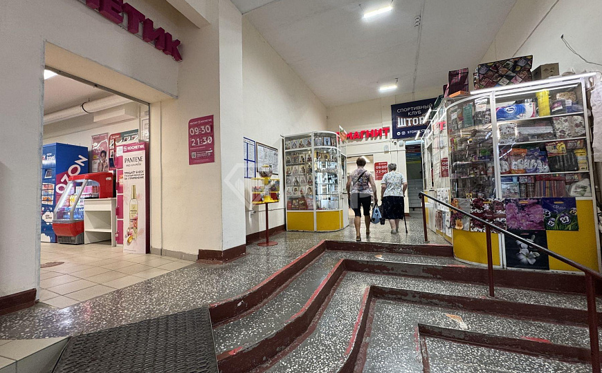 Островок в торговом комплексе фото