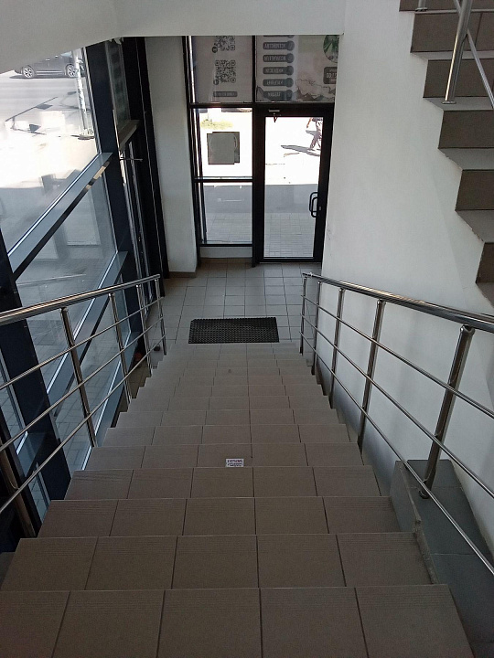 Магазин, кафе, салон, офис  в проходном месте,120 м² фото