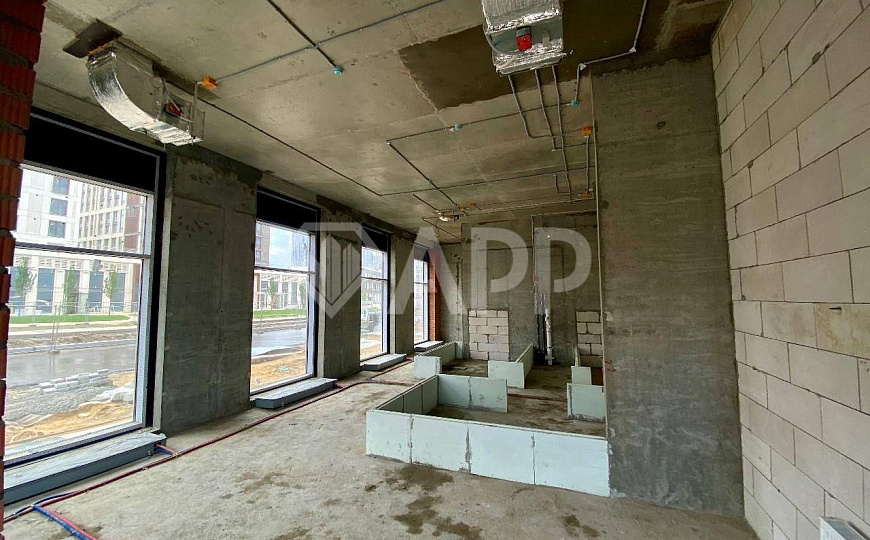 Рядом с метро в плотной застройке фото