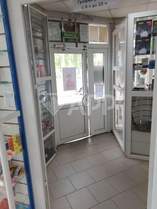 Сдаётся помещение свободного назначения на красной линии в шаговой доступности от остановки обществе фото