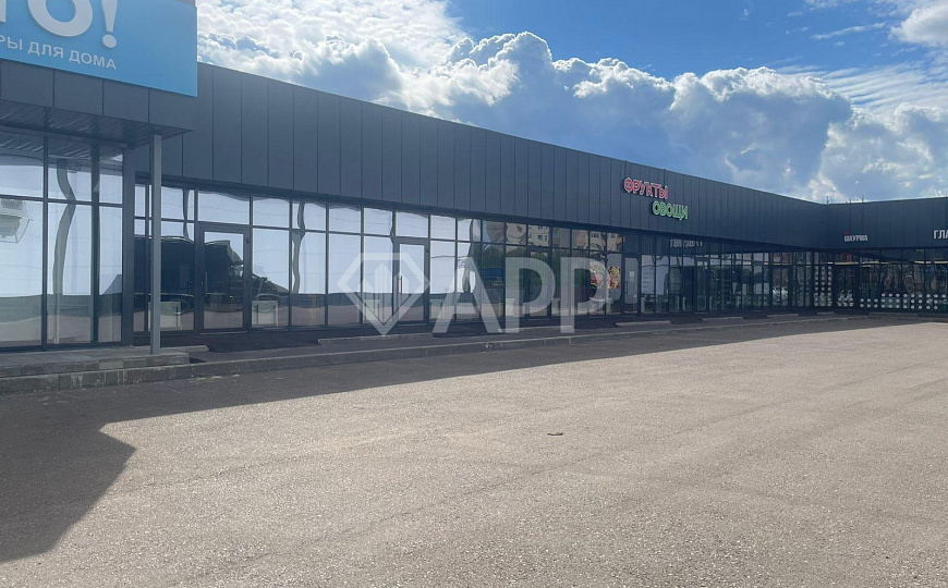 Помещение под общепит с летней террасой фото