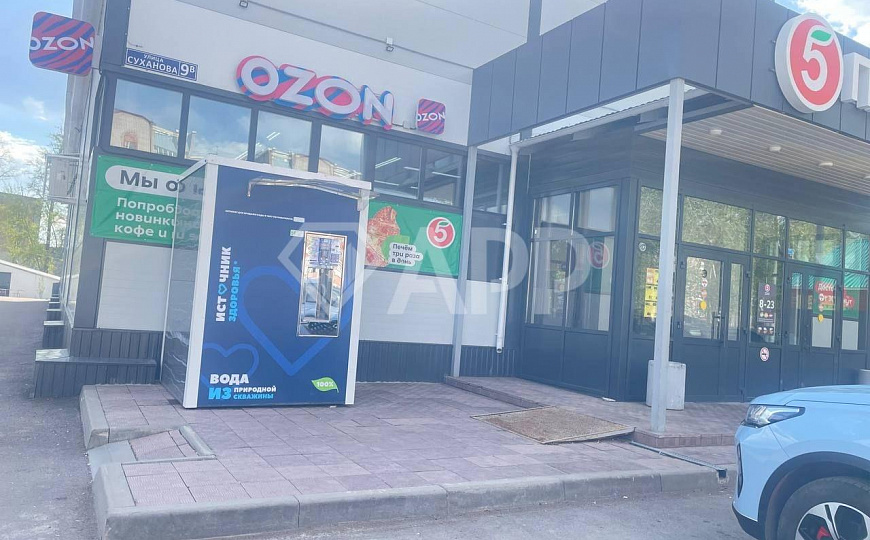 Помещение под общепит с летней террасой фото