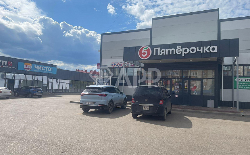 Помещение под общепит с летней террасой фото