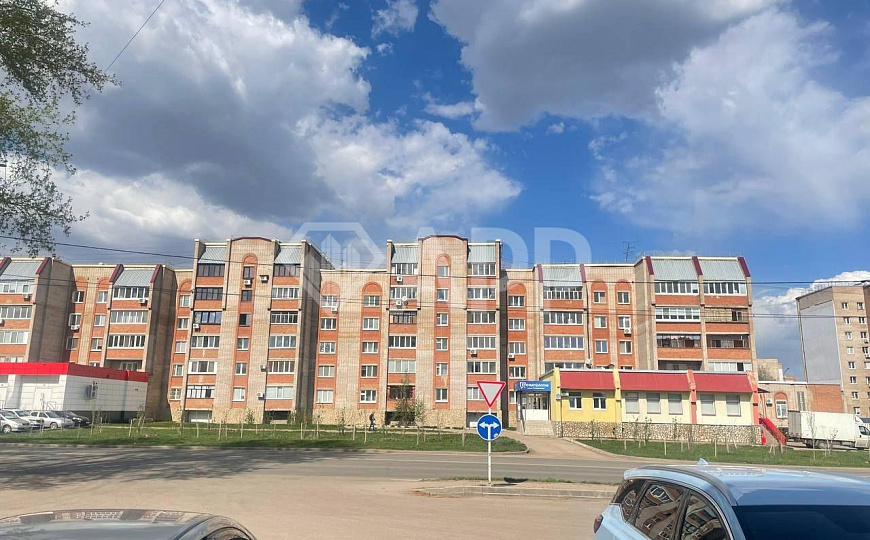 Помещение под общепит с летней террасой фото