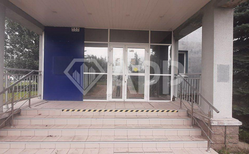 офисное помещение со своей стоянкой фото