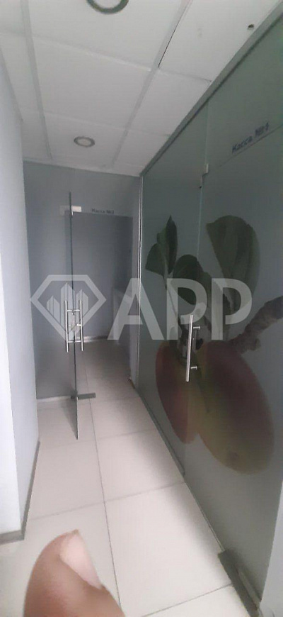 офисное помещение со своей стоянкой фото