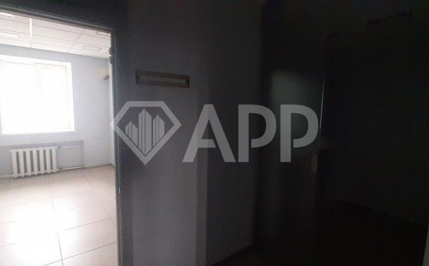 офисное помещение со своей стоянкой фото