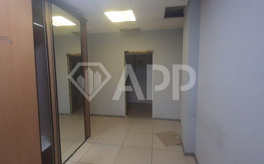 офисное помещение со своей стоянкой фото