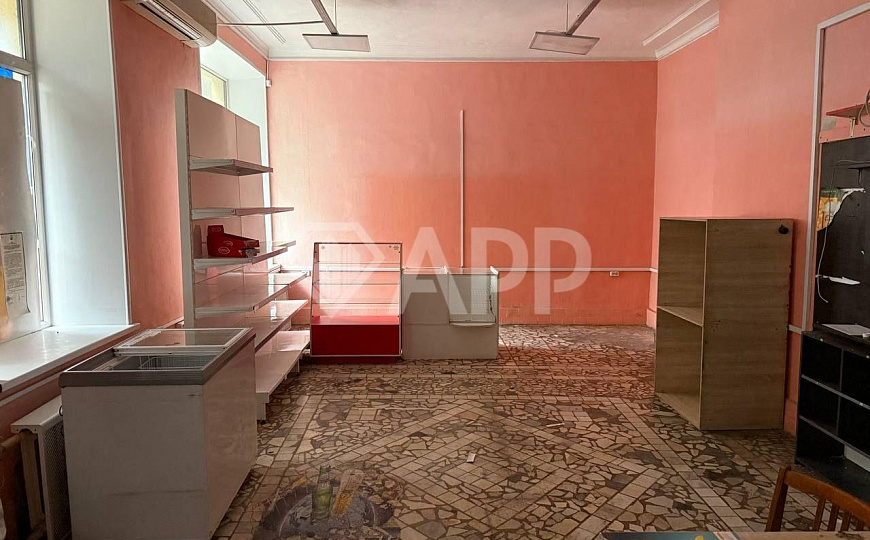 Помещение свободного назначения ( на красной линии ) фото