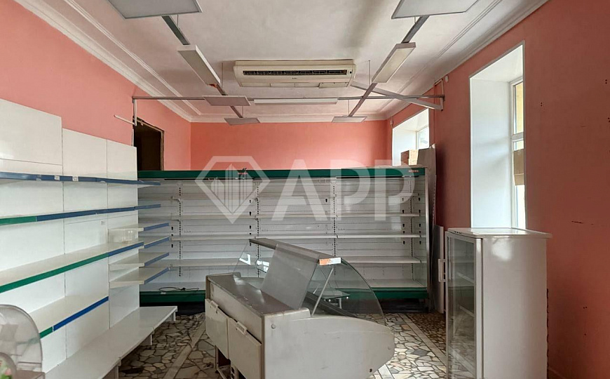 Помещение свободного назначения ( на красной линии ) фото