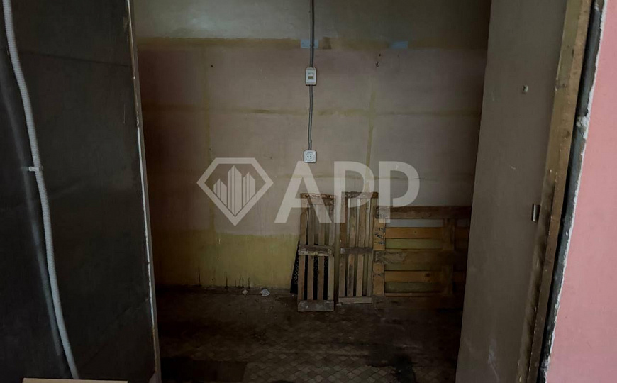 Помещение свободного назначения ( на красной линии ) фото