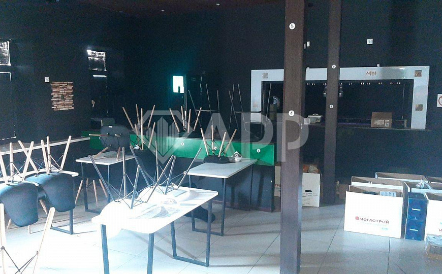 открытое помещение с баром фото