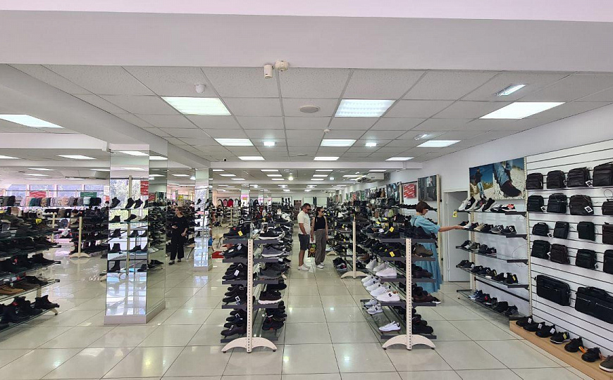 Помещение свободного назначения на 1 линии. фото