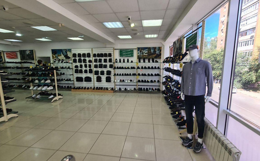 Помещение свободного назначения на 1 линии. фото