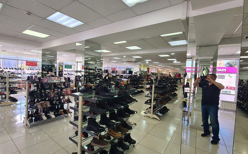 Помещение свободного назначения на 1 линии. фото