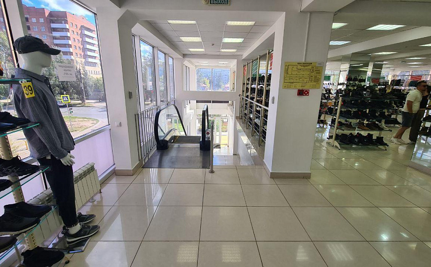 Помещение свободного назначения на 1 линии. фото