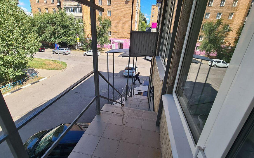 Помещение свободного назначения на 1 линии. фото