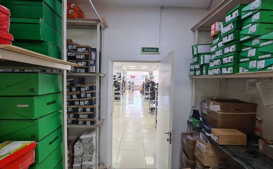 Помещение свободного назначения на 1 линии. фото