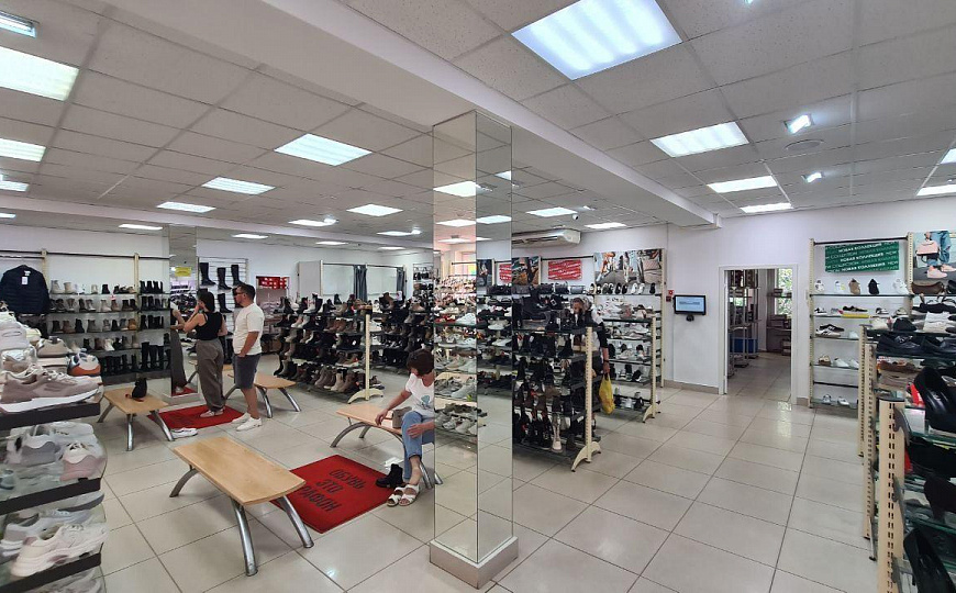 Помещение свободного назначения на 1 линии. фото