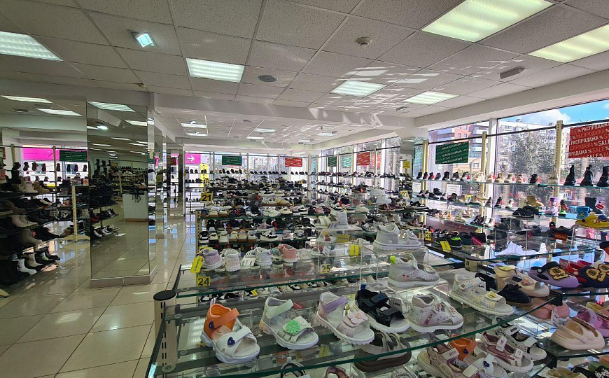 Помещение свободного назначения на 1 линии. фото