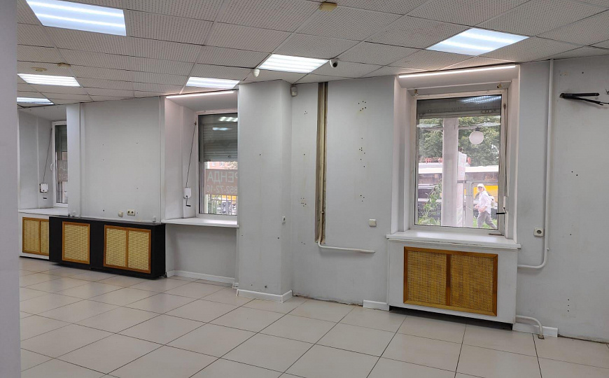 Помещение свободного назначения в историческом центре города, 1 линия, 81 м² фото