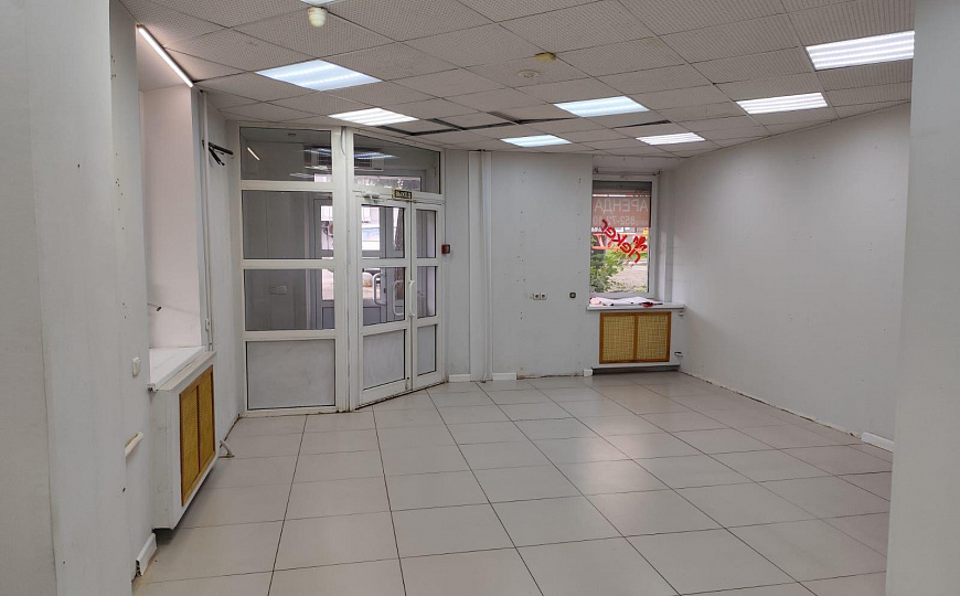 Помещение свободного назначения в историческом центре города, 1 линия, 81 м² фото