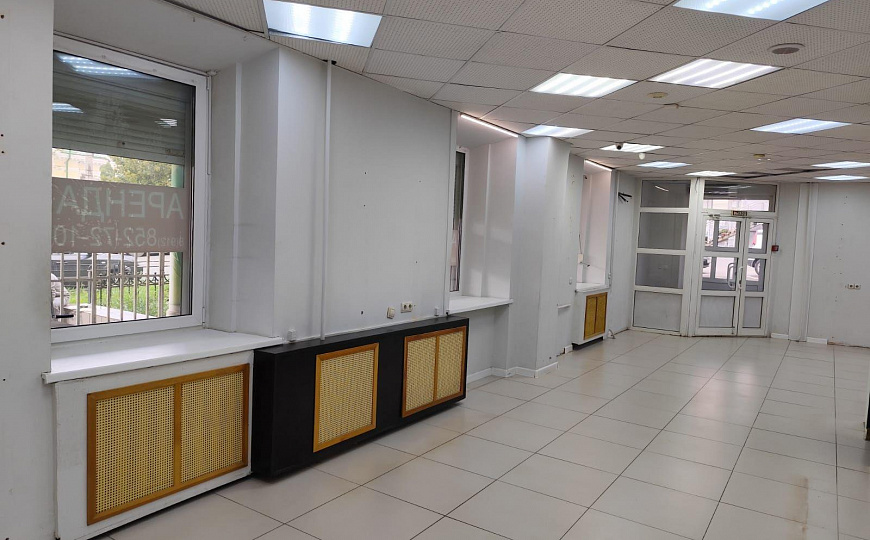 Помещение свободного назначения в историческом центре города, 1 линия, 81 м² фото