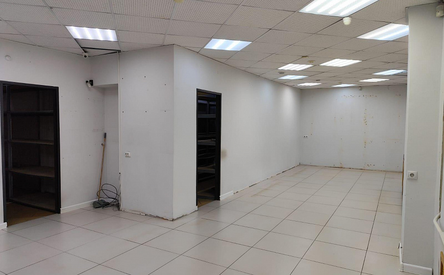 Помещение свободного назначения в историческом центре города, 1 линия, 81 м² фото