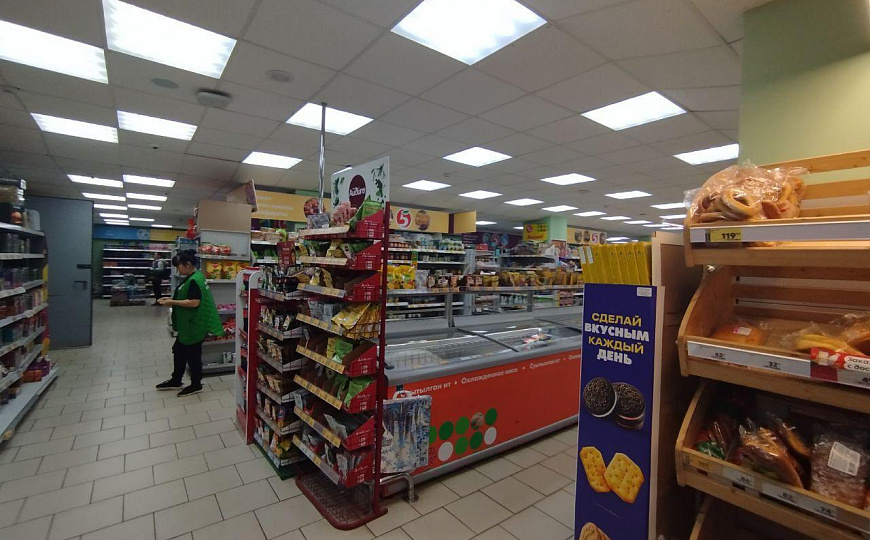 Сдаётся 1 этаж в ТЦ на 1 линии, 638 кв.м фото