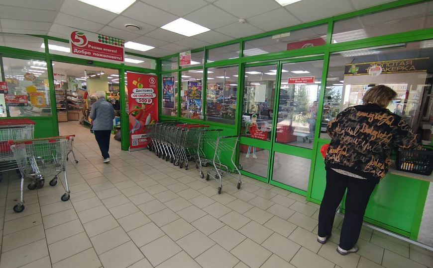 Сдаётся 1 этаж в ТЦ на 1 линии, 638 кв.м фото