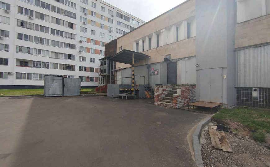 Сдаётся 1 этаж в ТЦ на 1 линии, 638 кв.м фото