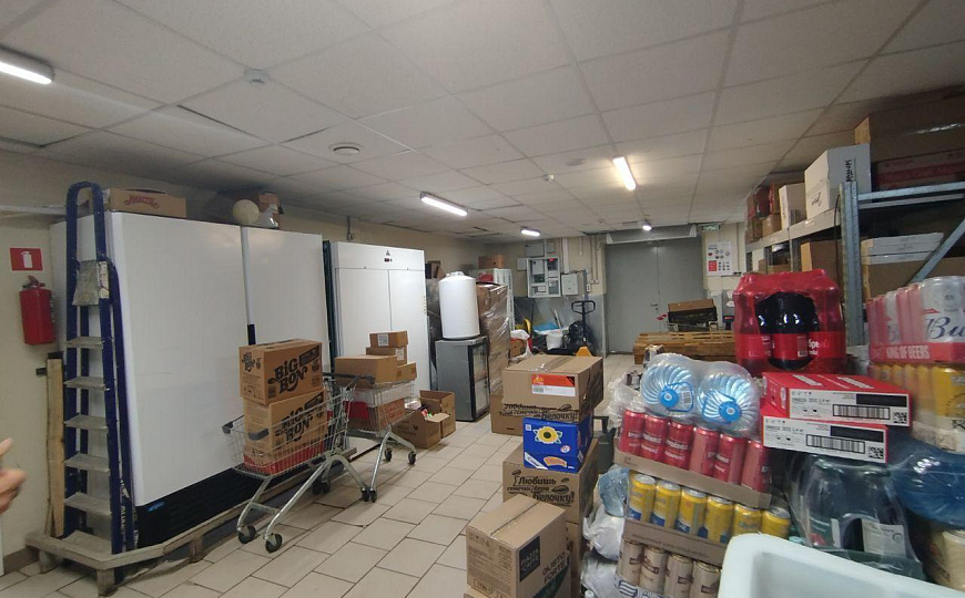 Сдаётся 1 этаж в ТЦ на 1 линии, 638 кв.м фото