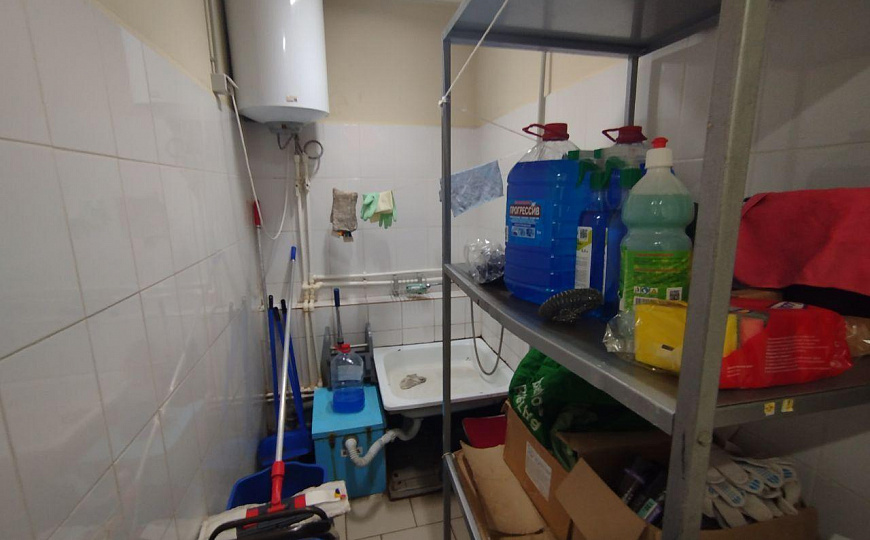 Сдаётся 1 этаж в ТЦ на 1 линии, 638 кв.м фото