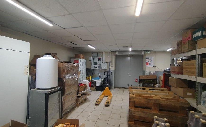 Сдаётся 1 этаж в ТЦ на 1 линии, 638 кв.м фото