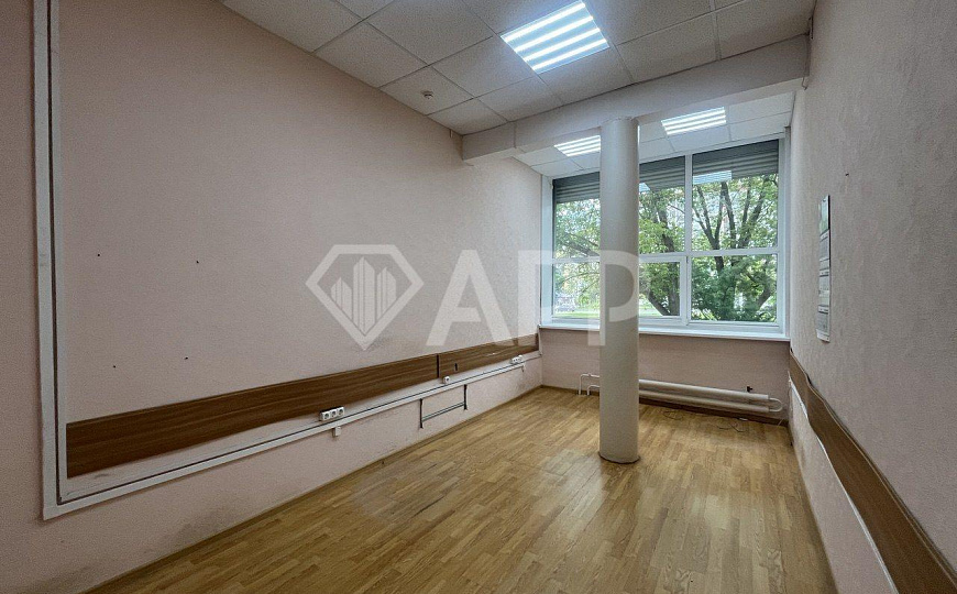 Аренда отдельно стоящего здания, 112.6 м², с парковкой фото
