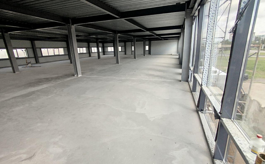 Аренда,  в новом ТЦ на Фоменко торговые и офисные помещения. фото