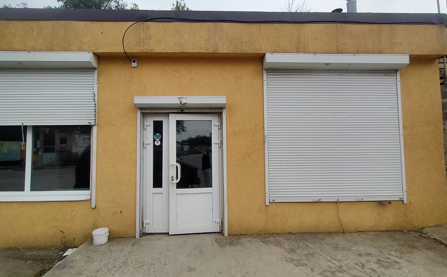 Тёплое помещение на первой линии. фото